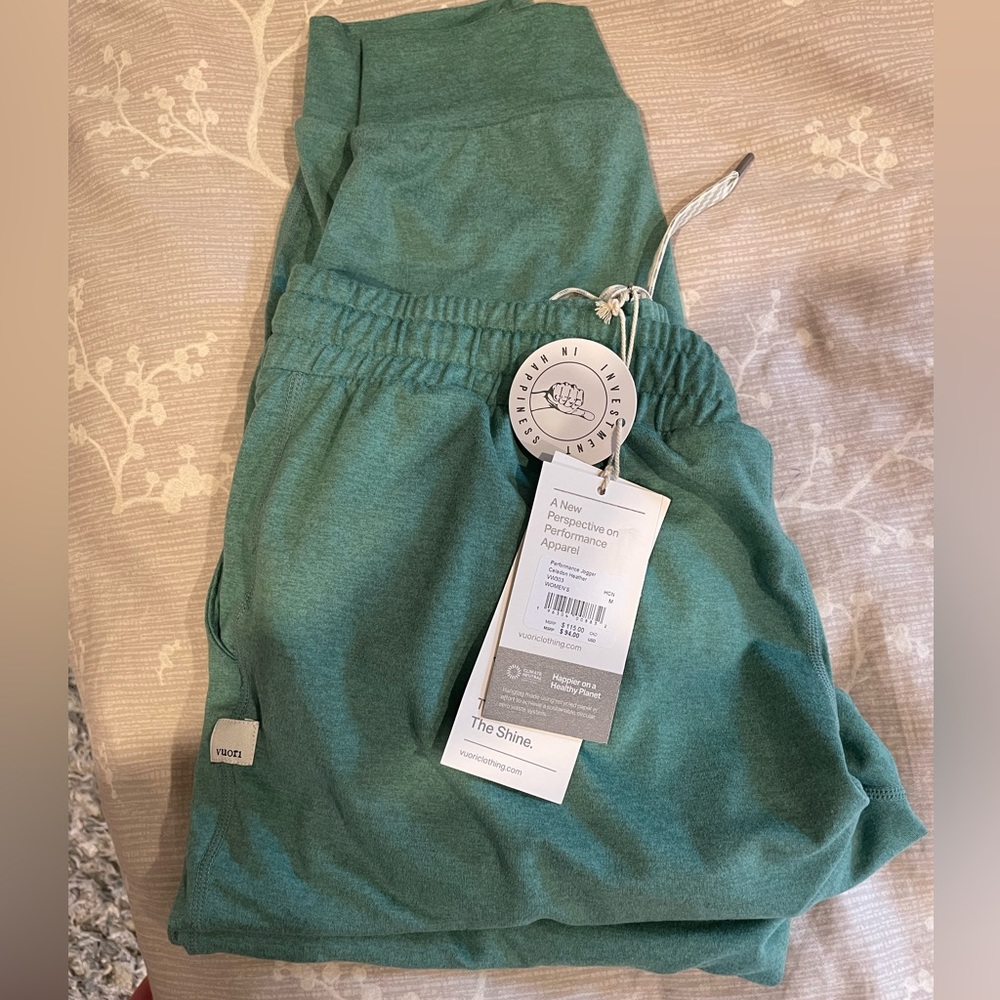 Vuori Performance joggers Calderon Heather size medium BNWT